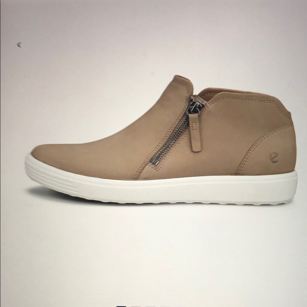 ECCO Soft 7 Women’s Nubuck Leather Side zip Bootie Taupe Size 42